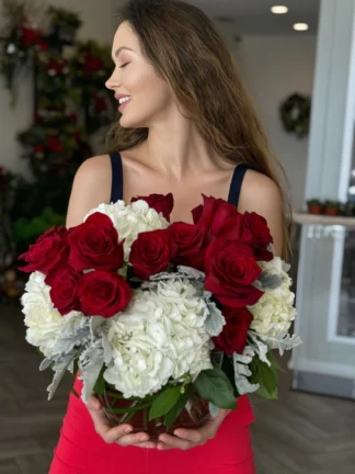 Dozen_Red_Roses_with_Hydrangeas